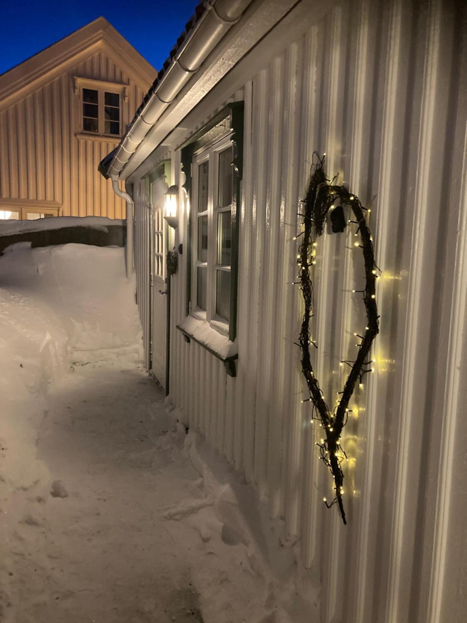 Idyllisk Lite Anneks Med Enestaende Uteplass Larvik Exterior foto